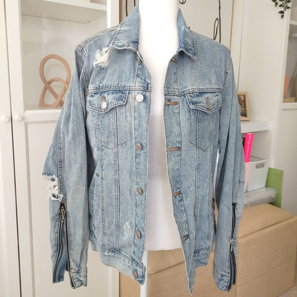 NWT FOREVER21 Men/Unisex Distressed Denim Zipper Jean Jacket - Size Medium